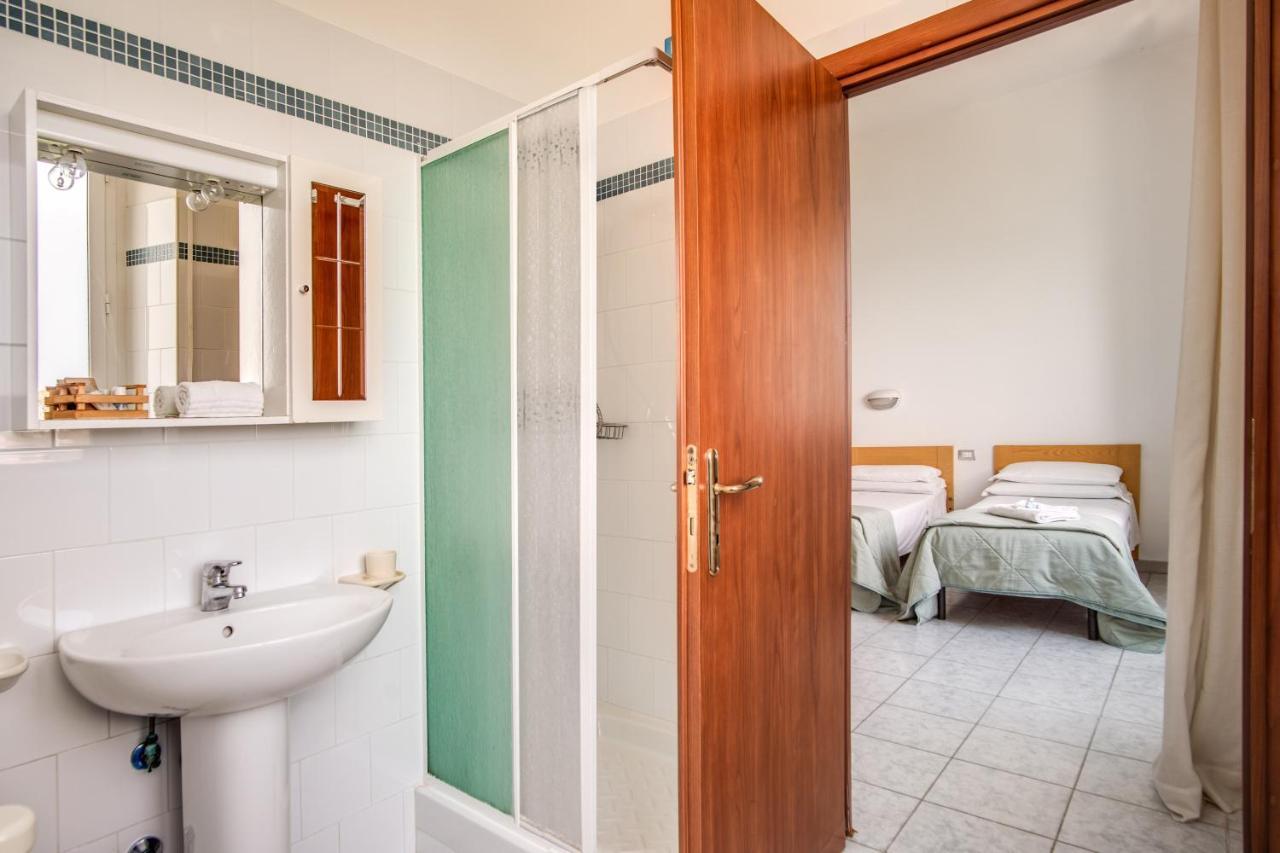 Villa Mg Hotel Santa Marinella Eksteriør bilde
