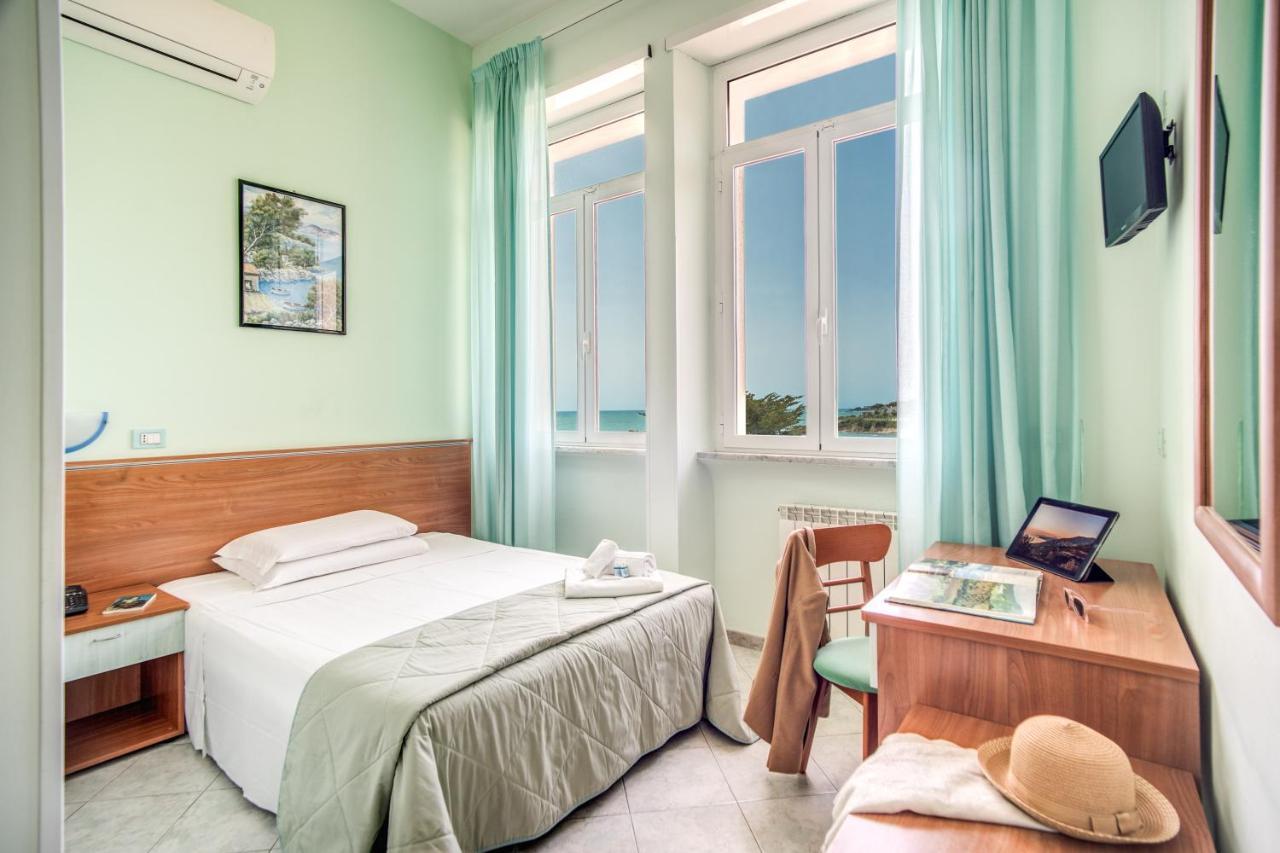 Villa Mg Hotel Santa Marinella Eksteriør bilde