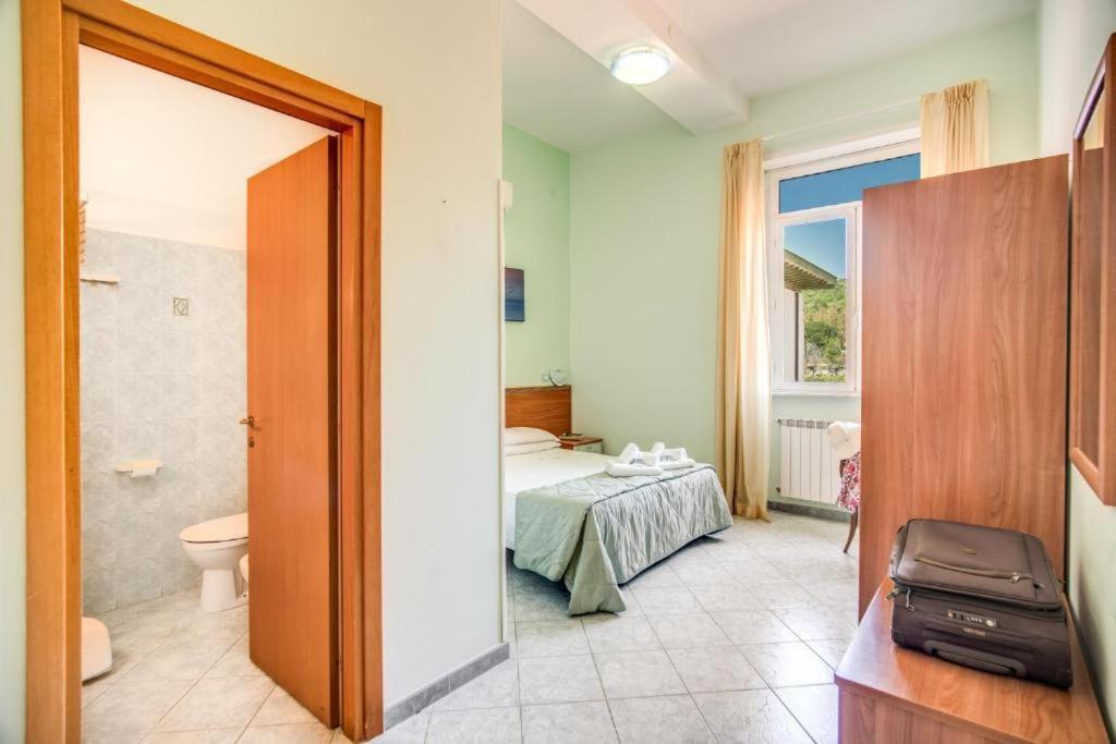 Villa Mg Hotel Santa Marinella Eksteriør bilde