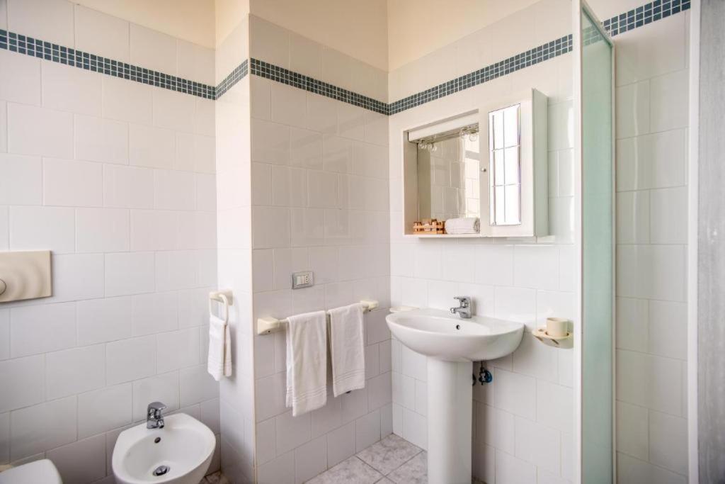 Villa Mg Hotel Santa Marinella Eksteriør bilde
